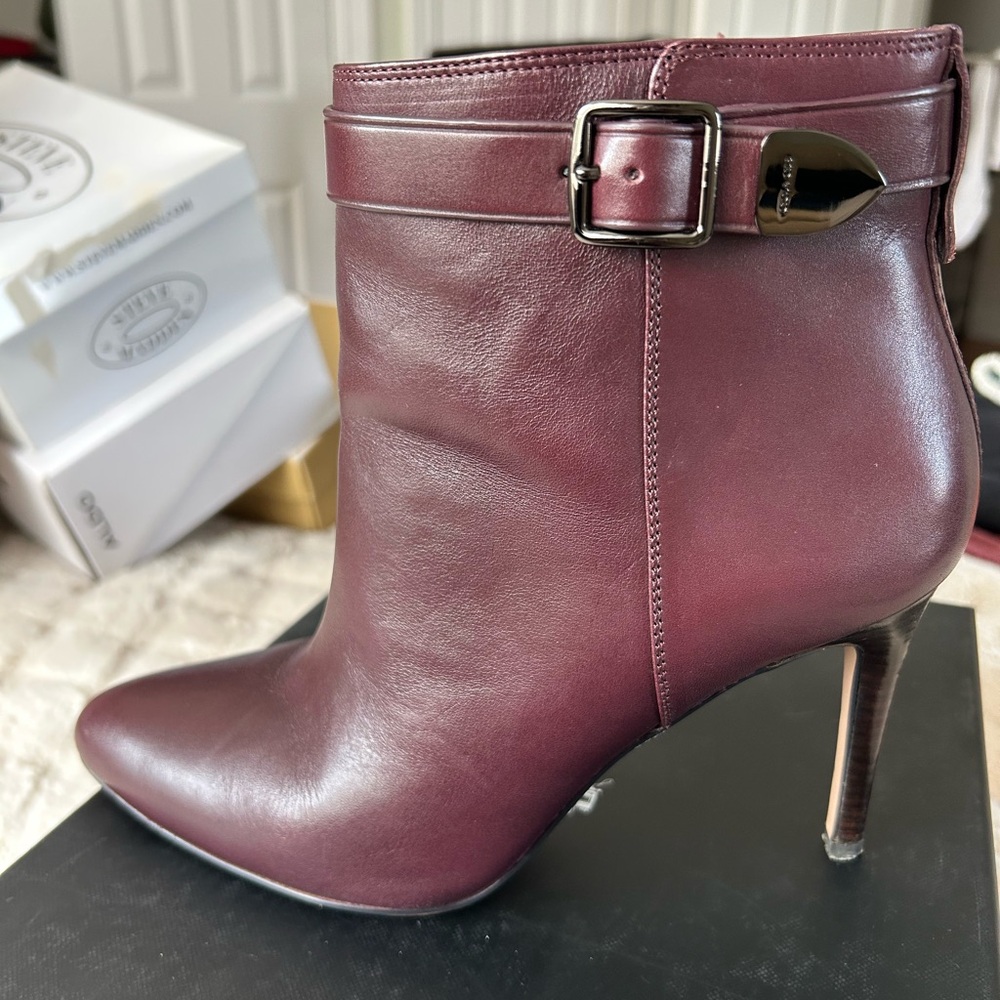 Coach Brown Heeled Boots Sleek Silhouette Decorative Buckle